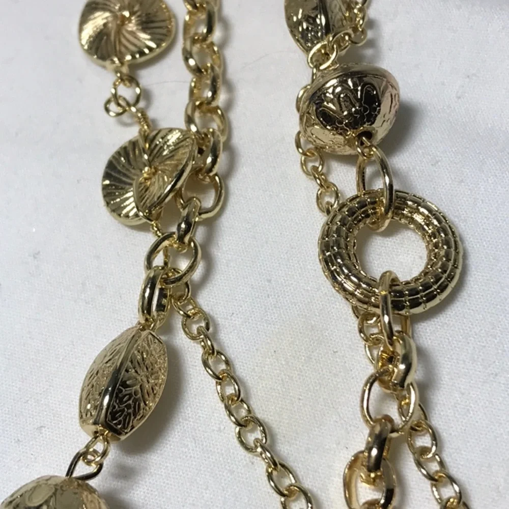 Shiny gold tone necklace/ double strands in very good pre-owned condition